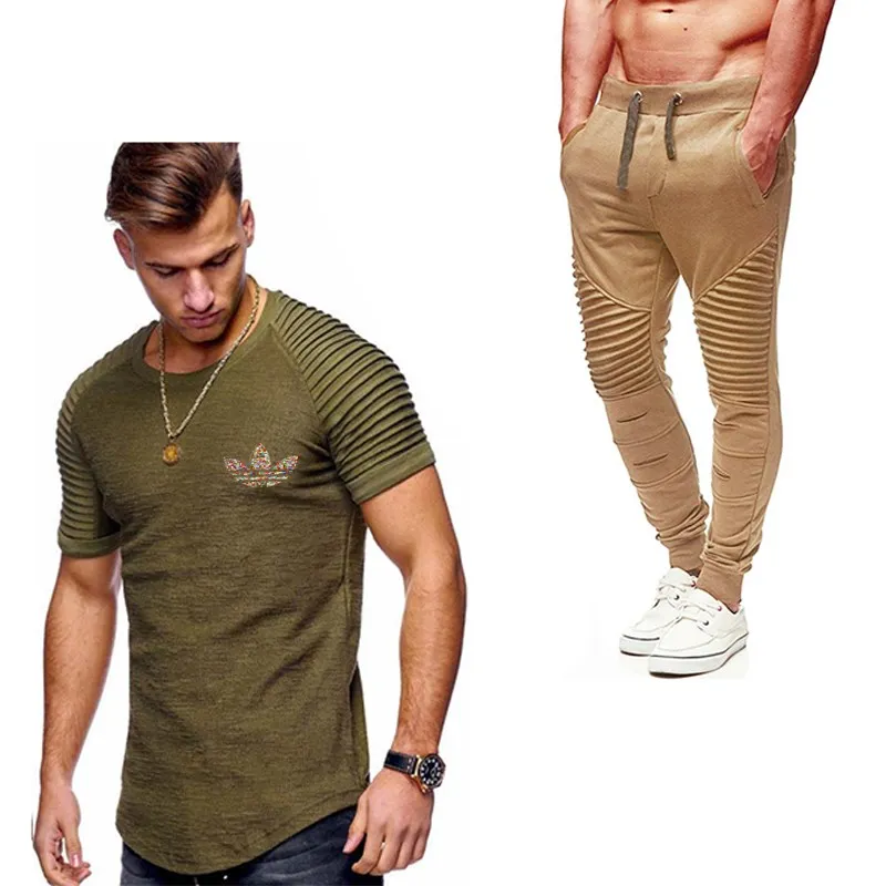 Лето 2019 плиссированные Для мужчин наборы футболки + Штаны комплекты из двух предметов Повседневное спортивный костюм Новый Мужской