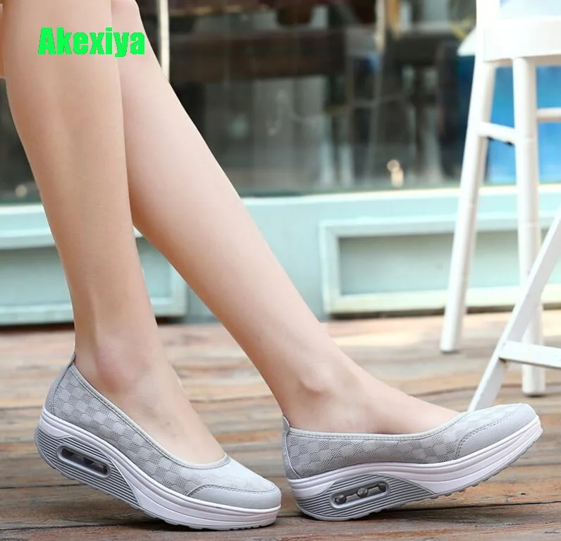 Akexiya Women Flat Platform Shoes Woman Moccasin Zapatos Mujer Platform Sandals Slip On For Ladies Shoes Casual Flats Moccasins цена Akexiya Women Flat Platform Shoes Woman Moccasin Zapatos Mujer Platform Sandals Slip On For Ladies Shoes Casual Flats Moccasins цены онлайн