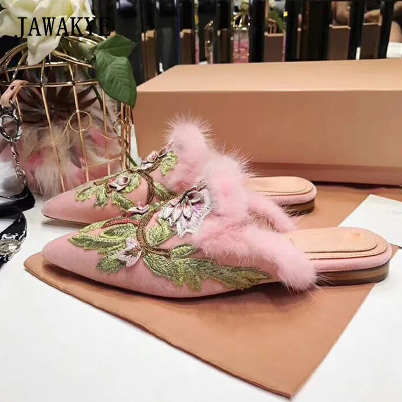 

2018 luxury Velvet Fur Slippers Woman Pointed Toe Flower Embroidery Flat Shoes Woman Mules Lady Fashion Sandals