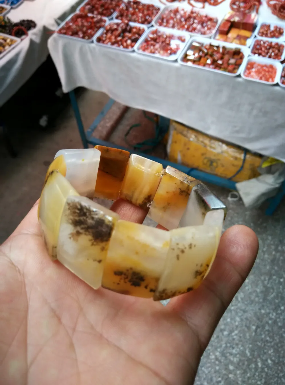 

Natural Huang Longyu stone plants bracelet