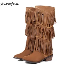 Женские Зимние ботфорты из натуральной замши без застежки на среднем каблуке с бахромой; брендовая дизайнерская качественная модная обувь