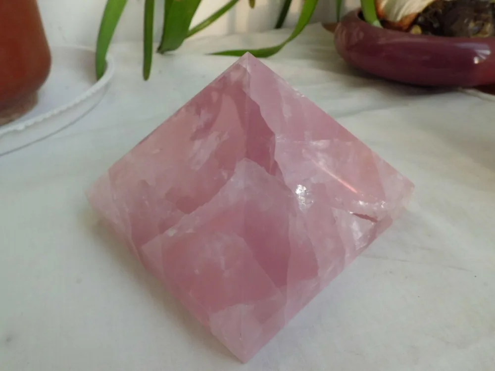 

huij 00781 Natural Rose Quartz Crystal Pyramid Loving Healing China