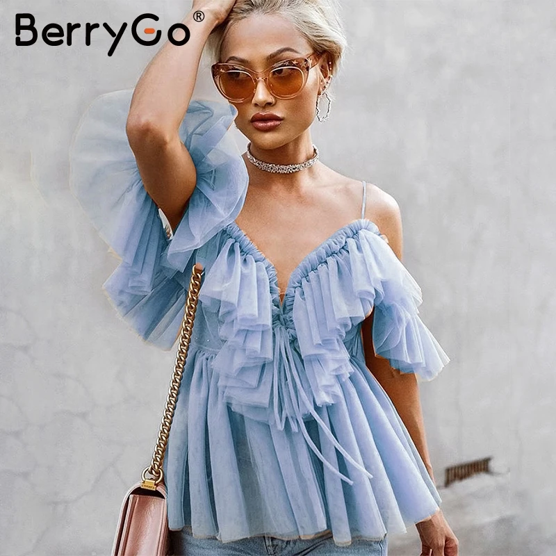 BerryGo Sexy V образным вырезом с открытыми плечами, сеточка синяя блузка для женщин Элегантный рюшами рубашка летние розовые Топы корректирующие повседневное уличн - Цвет: Синий