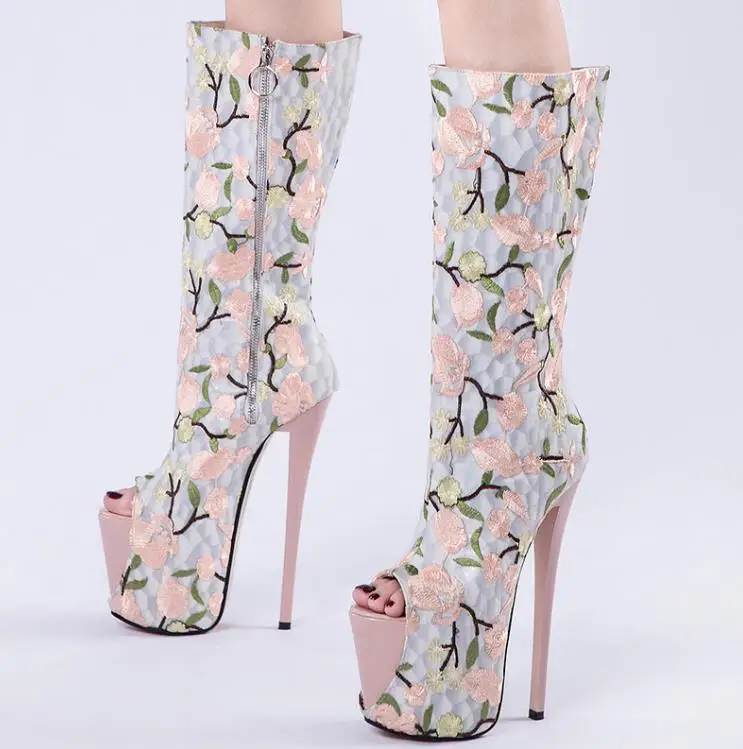 

Spring and Autumn New Fashion Retro Embroidery Large Code High Tube National Style High Heels