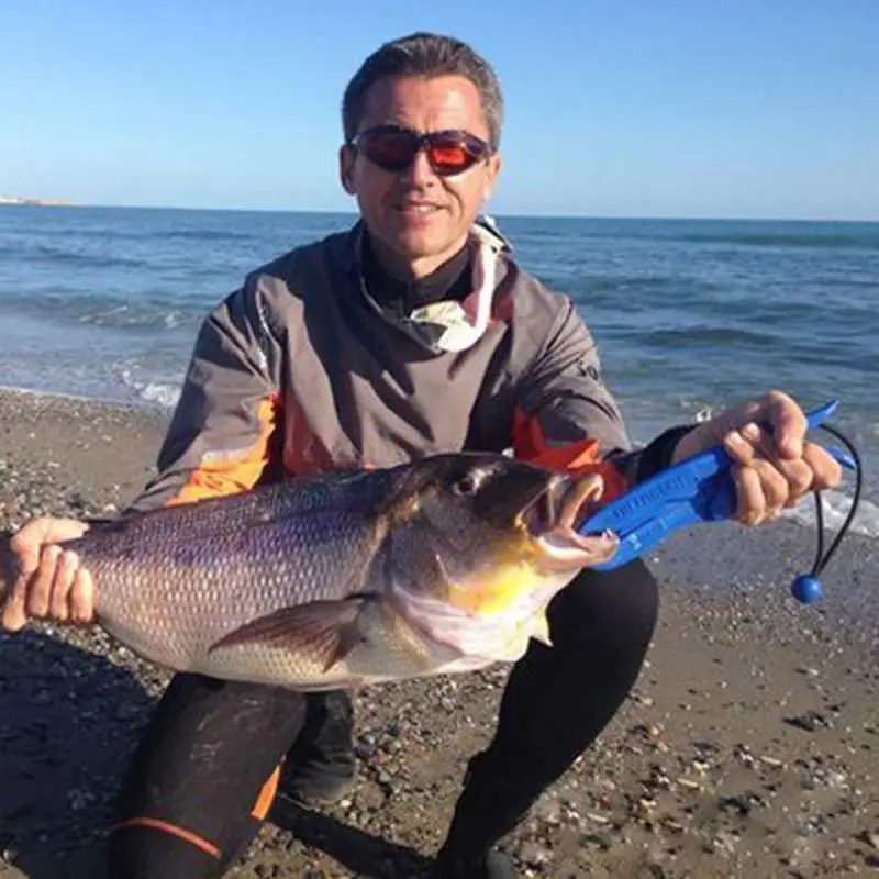 Hard Plastic Lip Grip Fish Controller 17.5cm/25cm Hand Control Fishing