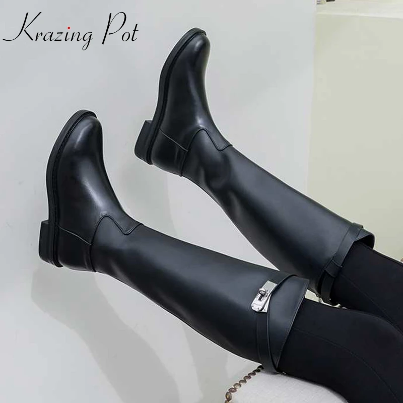 Cena Krazing pot zimowe okrągłe toe krowy skóra metalowa klamra dekoracji utrzymać ciepłe plus size grube niskie obcasy jazda konna kolana  wysokie buty l13
