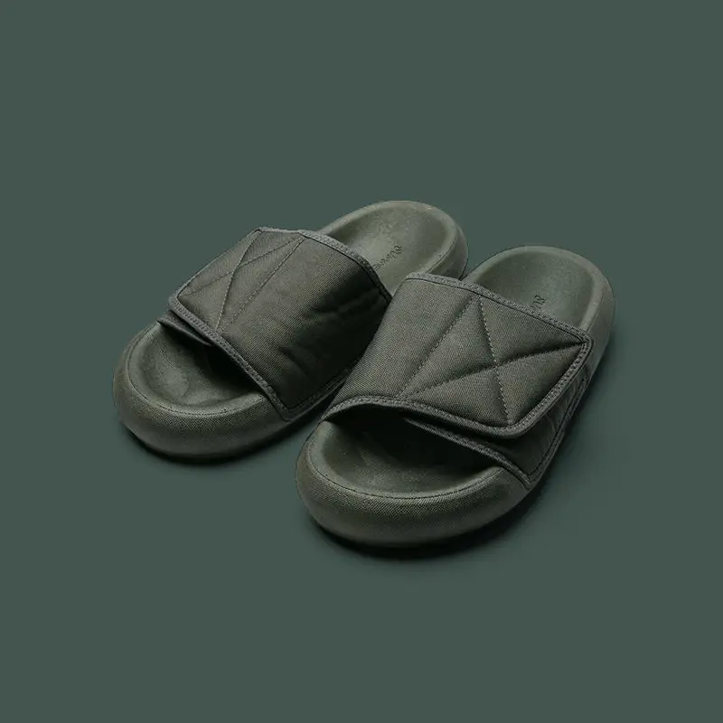 

Kanye West Men's slippers breathable comfortable slippers women's beach slippers outdoor new summer sandals men and women 35-44