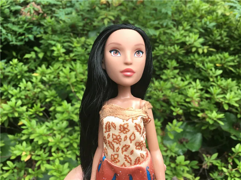 * NEUF * Disney Princess Royal Shimmer Pocahontas Fashion Doll F0904 