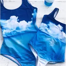 Семейные комплекты цельные купальники для мамы и дочки Для женщин небо с принтом для маленьких девочек Купальник бикини пляжная одежда