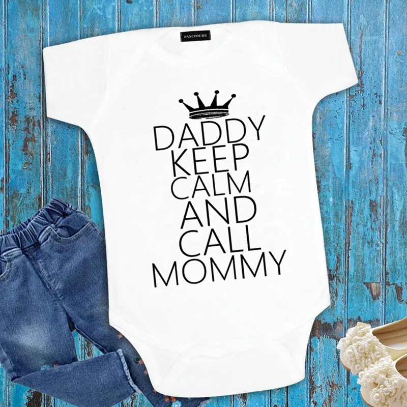 Забавная Одежда для новорожденных девочек с надписью «Daddy Keep Calm And Call Mommy», хлопковый комбинезон с короткими рукавами - Цвет: WT
