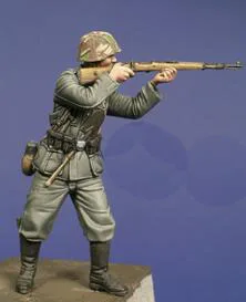 

1/35 Resin Figures German Soldier in Shooting 1pc