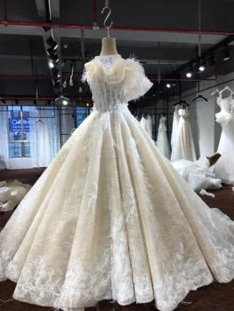 

Luxurious Dubai Arabic Lace Wedding Dress 2019 With Feather Special Design Neckline A Line Princess Bridal Gowns