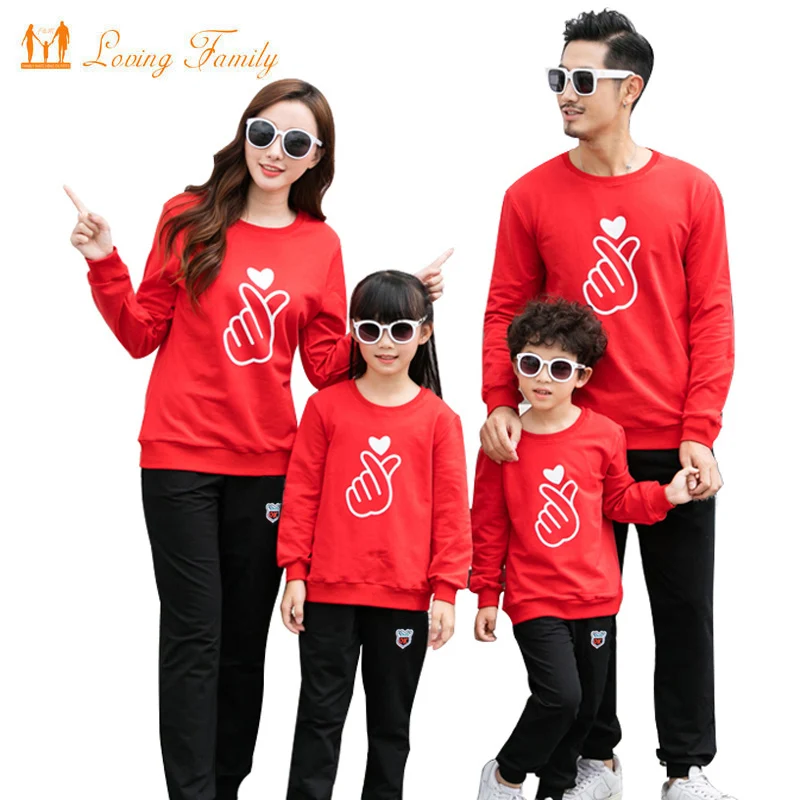 

Family Matching Outfits Fashion Love Heart Cotton Autumn Matching Father Son Boys Girls Mother Daughter Clothes Set Family Look