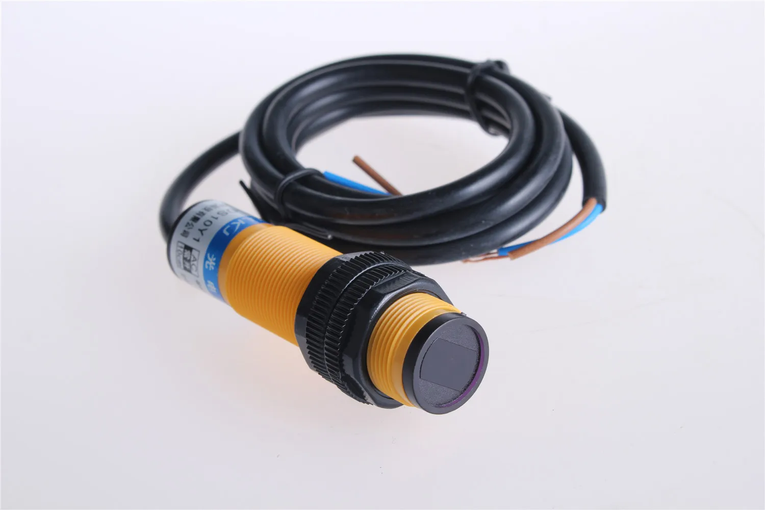 

AC 90-250V Diffuse Type NO 10cm Photoelectric Sensor Switch E3F-DS10Y1