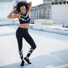 Спортивный костюм для Для женщин 2 шт. Йога указан черный в полоску с принтом укороченный топ+ длинные штаны Спортивная Фитнес спортивный костюм Для женщин йога одежда