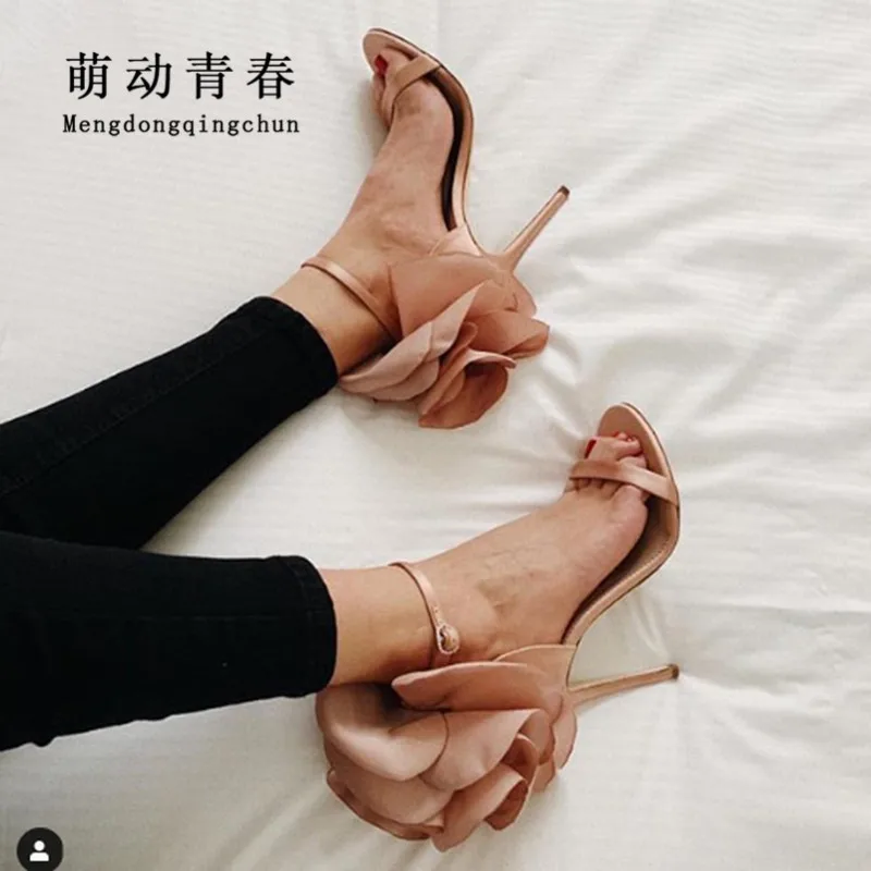 

New Summer Women Thin Heels Sandals Fashion Big Flower Design Buckle Strap High Heels Pumps Casual Women Silk Dress Party Pumps