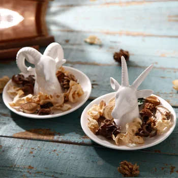 

Creative White Ceramic Deer Sheep Horse Rhinoceros Decor Plate Key Jewelry Display Plates for Wedding Gift DEC201