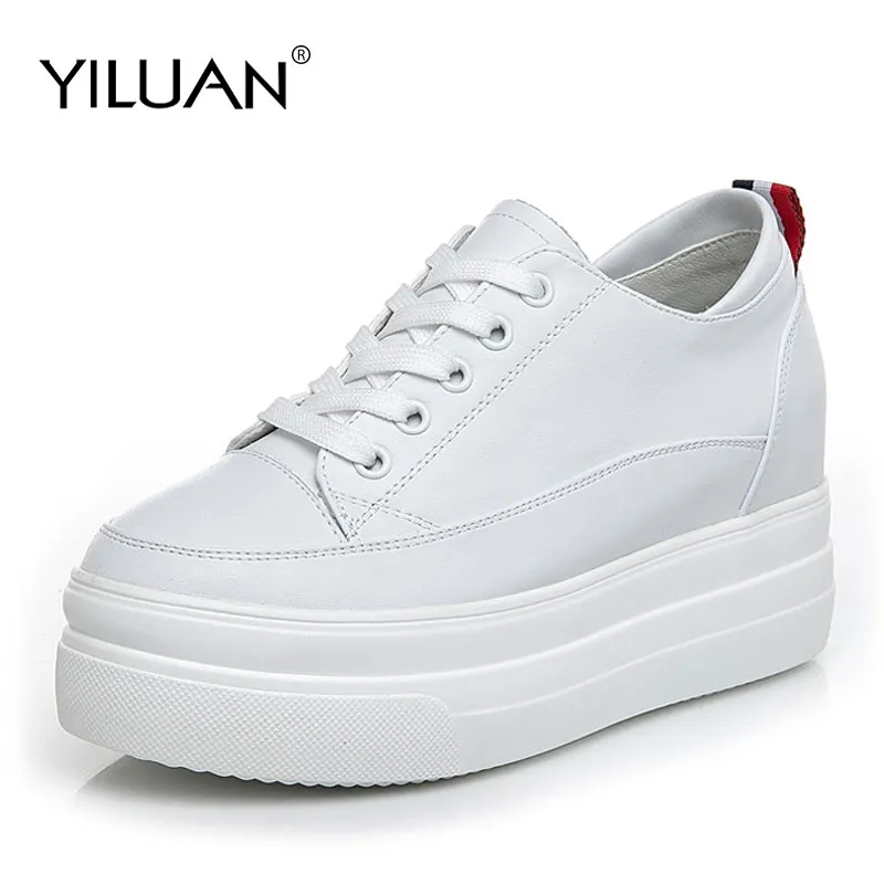 Yiluan جلد طبيعي المرأة حذاء أبيض منصة أحذية رياضية 2019 ربيع الخريف أزياء النساء السود زيادة حذاء كاجوال امرأة
