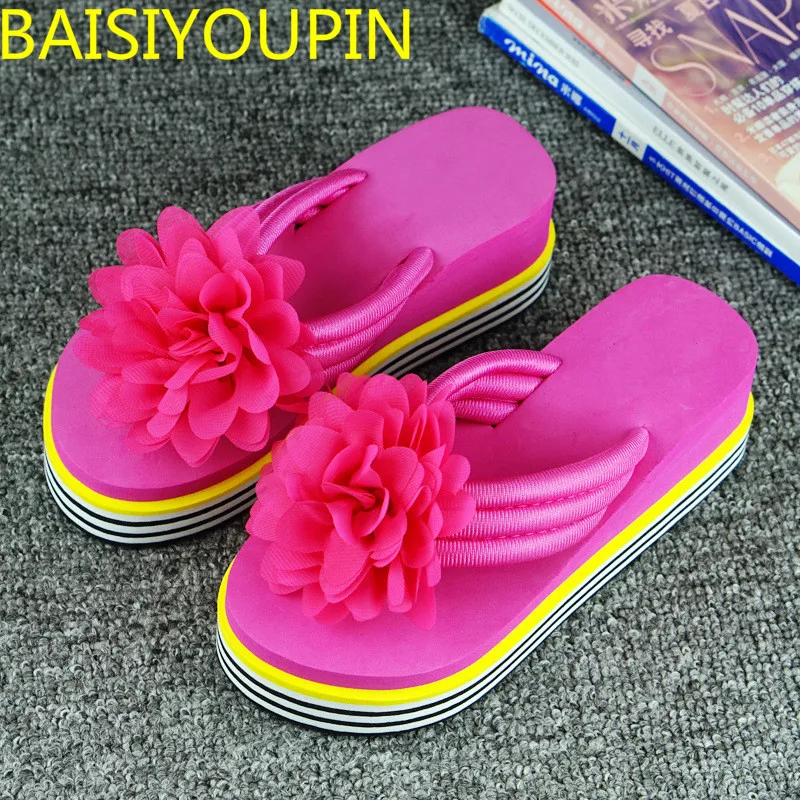 

2018 The New Style of Leisure Fashion Is High and Women's Words Drag The Feet and Sandals on The Beach Sandals.