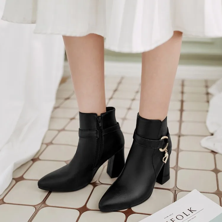 

Big Size 11 12 13 14 15 16 17 18 19 Tide of Metal Decorative Short Cylinder Boots with Hundred Taps, Rough Heel and Side Zipper