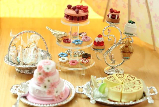 G10-X057 الأطفال طفل هدية لعبة 1:12 دمية مصغرة الأثاث مصغرة rement اكسسوارات كعكة صينية مع شوكة وسكينة مجموعة