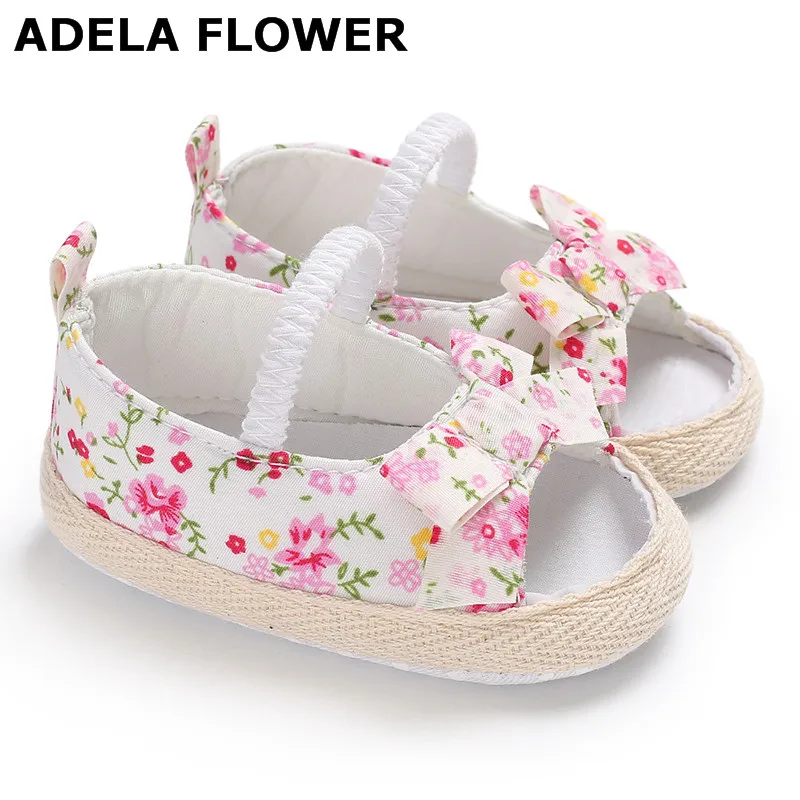 Adela/милые белые сандалии для девочек с цветочным принтом и розовыми цветами; Летняя обувь с мягкой подошвой для маленьких девочек; bebek sandalet; для детей 0-18 месяцев - Цвет: Многоцветный