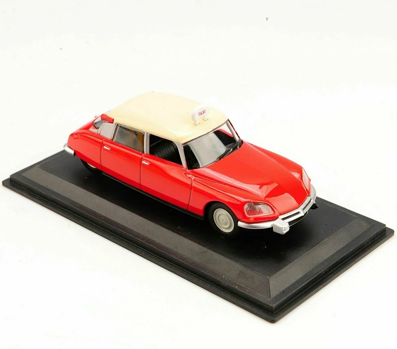 Дешево Коллекционная модель автомобиля Красного белого цвета, масштаб 1 43, литье под давлением, такси ID 19 Париж 1968, модели автомобилей для детей, под...