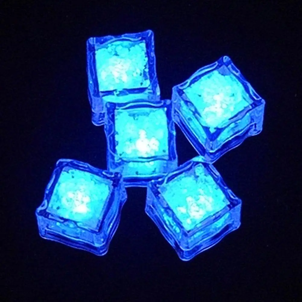 12 шт. кубики льда со светодиодами Форма светится в подводный свет вечерние шар световой вспышки света, свадьбы, праздника, бар декоративный бокал для вина - Цвет: blue