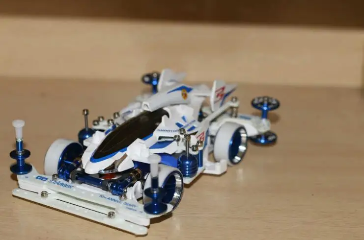 Съемка с гордой звездной подвеской tiiya Mini 4WD модель автомобиля 18641 ма