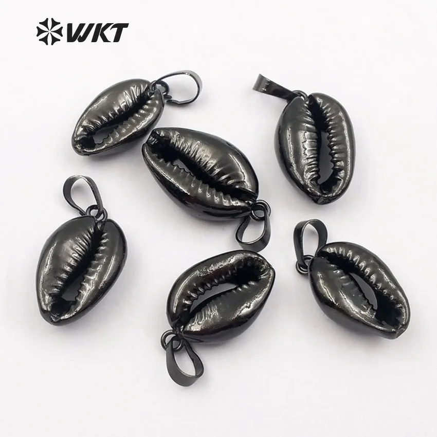 

WT-JP025 Wholesale Custom Hot Sales Natural Whole Full Black Gun Plate Cowrie Shell Charm Pendant Small Cast Seashell Pendant