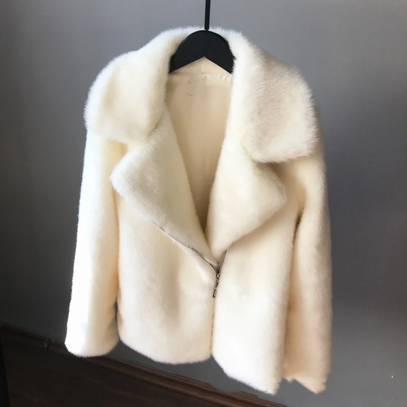 

2018 Women's Faux Fur Coat Warm In Winter Female Sheepskin Jacket Lamb Wool Coat Artificial Fur Coat PC016