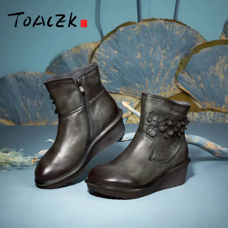 

Handmade leather boots for autumn and winter, small short boots with retro flowers, and single boots with thick wedges