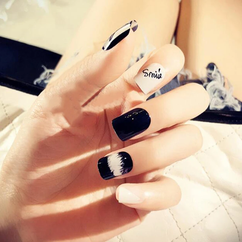 

24pcs/set Black&White Fashion Designed Nails Short Fake Nails Nail Gel Polish False Nail Kit Including Glue