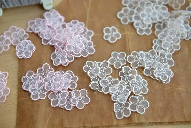 Кружева органзы Вышивка Лэй Сибу прикреплены маленькие цветы DIY аксессуары для одежды ширина 1,8 см