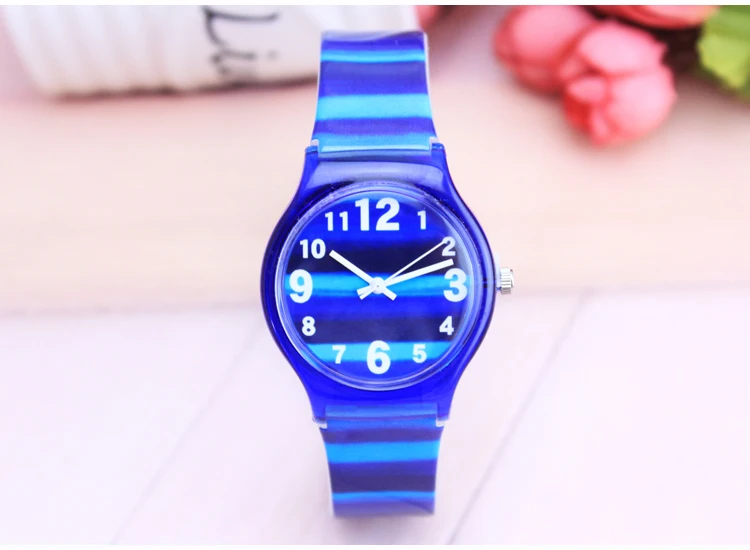 2018 Новая мужская и женская мода рыбы кварцевые часы Мальчики Студенты личность электронные часы водостойкой наручные часы