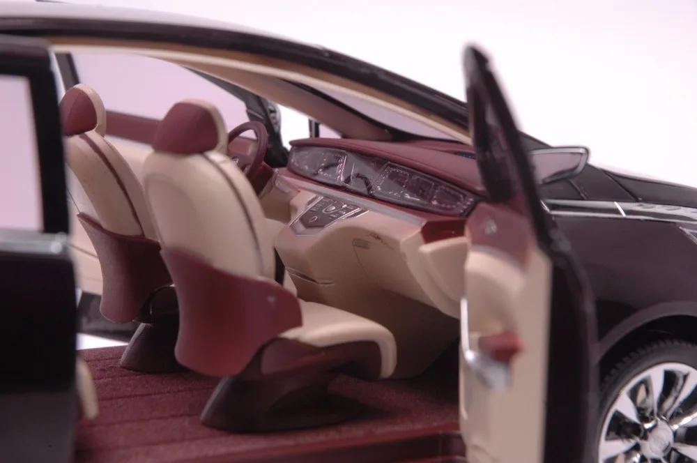 Buick GL8 Concept car model in scale 118 (6)