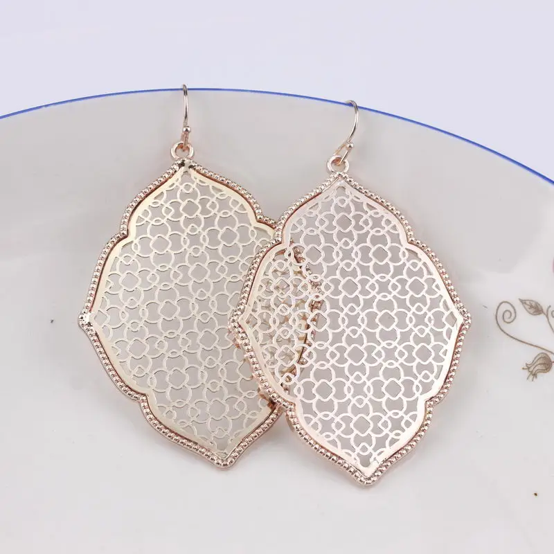 

2018 Large Gold Filigree Monogram Statement Earrings for Women Fashion Zinc Alloy Large Clover Teardrop Earrings Wholesale