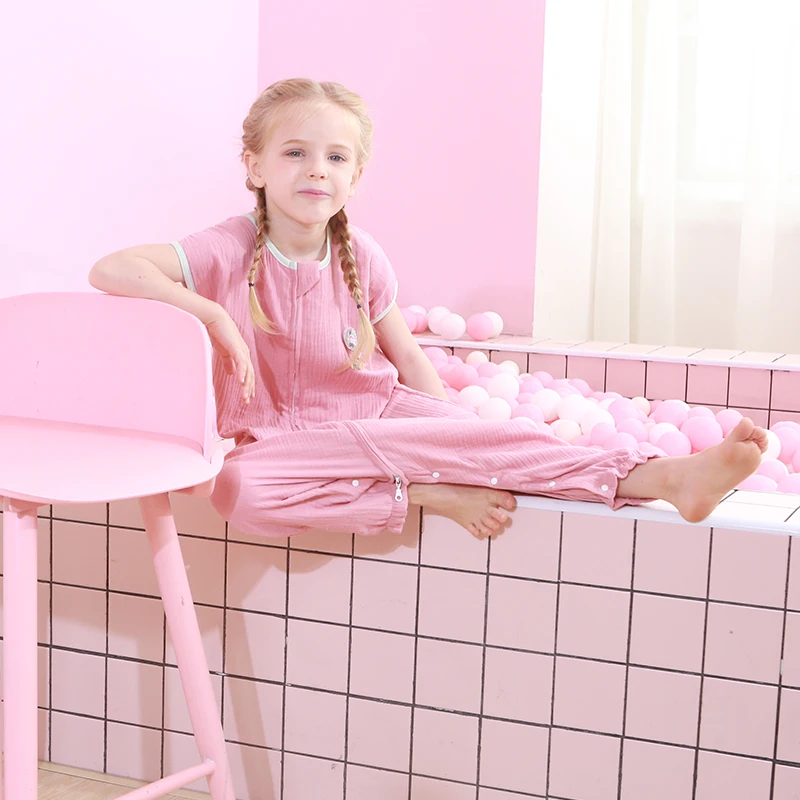 

Sleeping bags for infants and young children in spring and summer