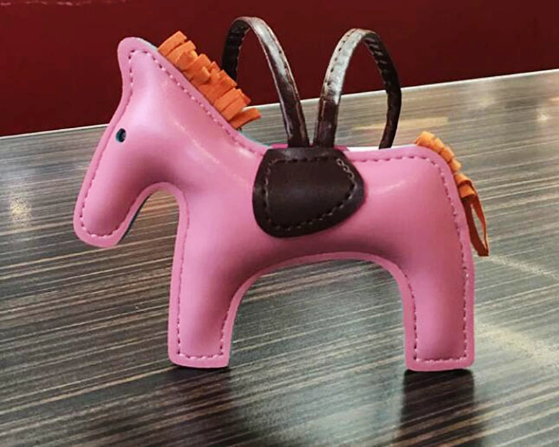 

50pcs pu Leather Horse Keychain Animal Key Chain Women Bag Backpack Handbag Tassel Keychain Charm Pendant Accessories