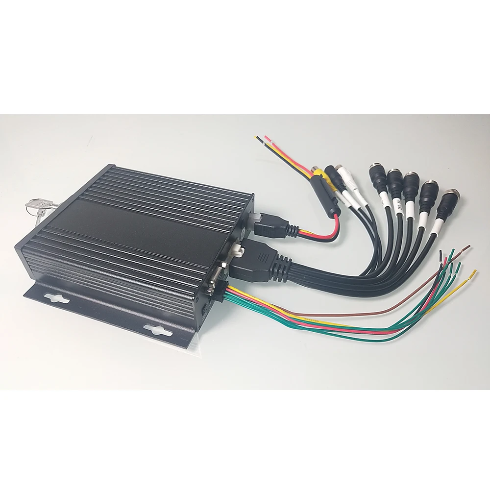 Technical service support can upgrade remote AHD 4CH SD Card Mobile DVR support 1 channel audio input monitoring host