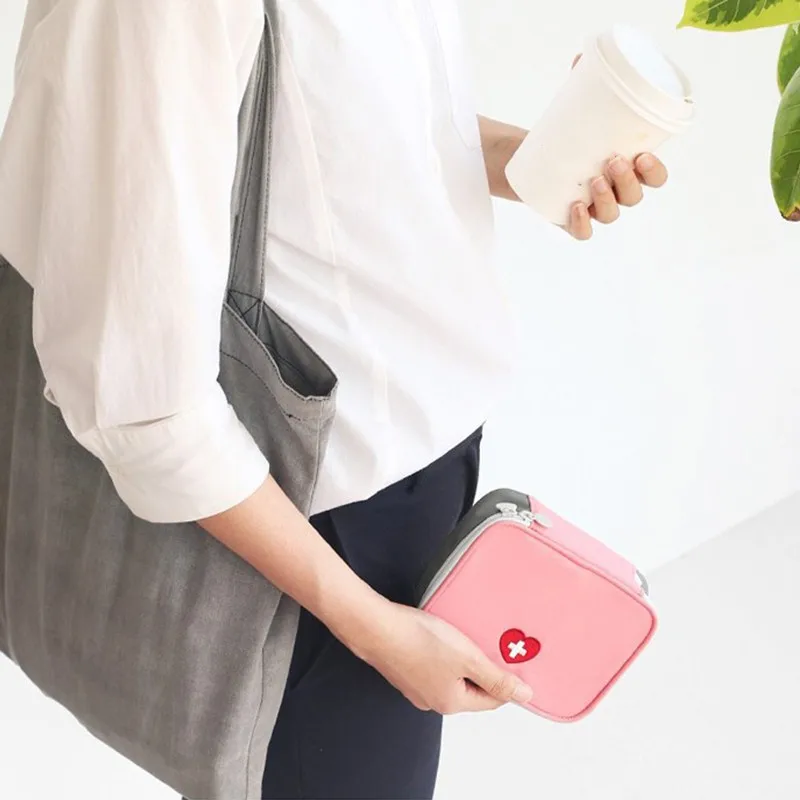 Portátil de viaje de moda Mini medicina bolsa de Kit de primeros auxilios al aire libre Camping viaje casa supervivencia Kit médico