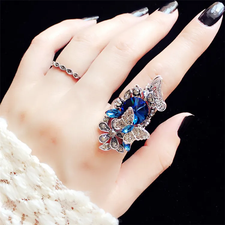 

Simple Retro Gem Crystal Butterfly Ring Trendsetter Two Piece