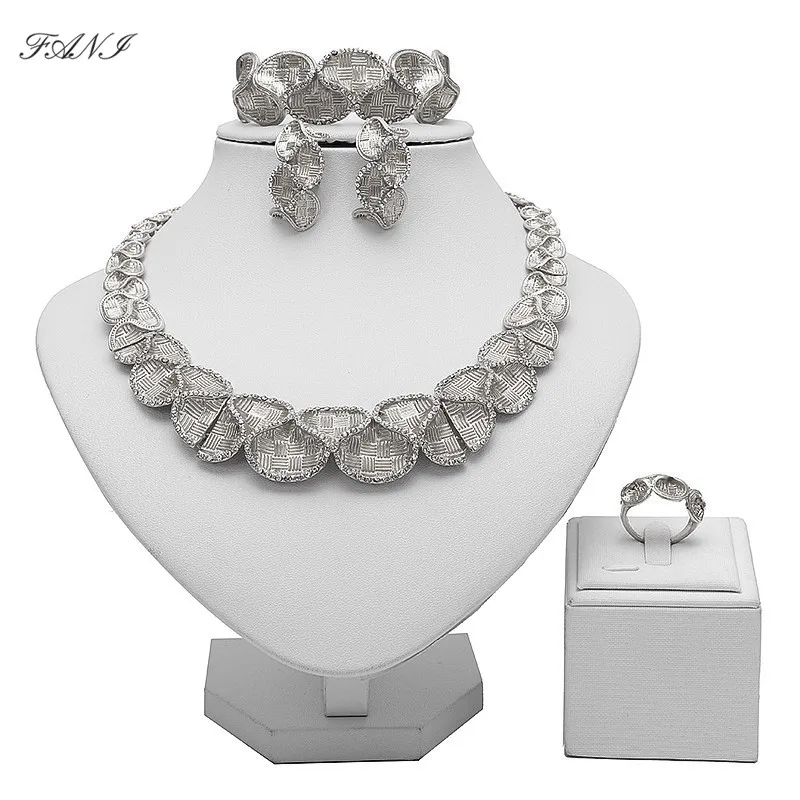 

Fani Nigerian Wedding woman accessories jewelry set African Beads Brand Jewelry Set 2018 Dubai Gold Color Jewelry Sets Wholesale