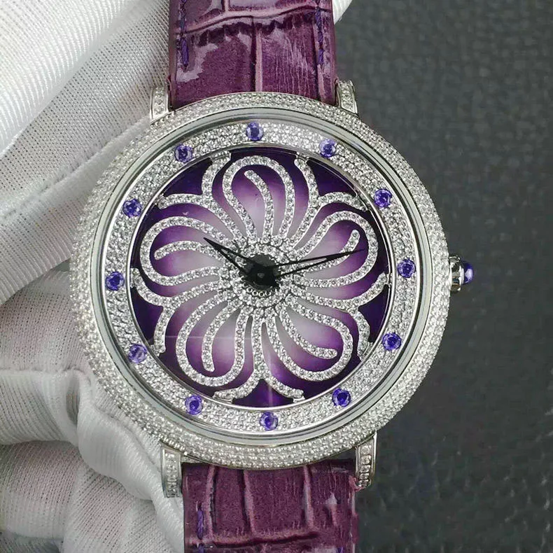 

When The Quartz Rotates, The Flower Is Neutral. The star Is Full Of 5A Cut Zircon. The Large Dial Is For Men And Women.
