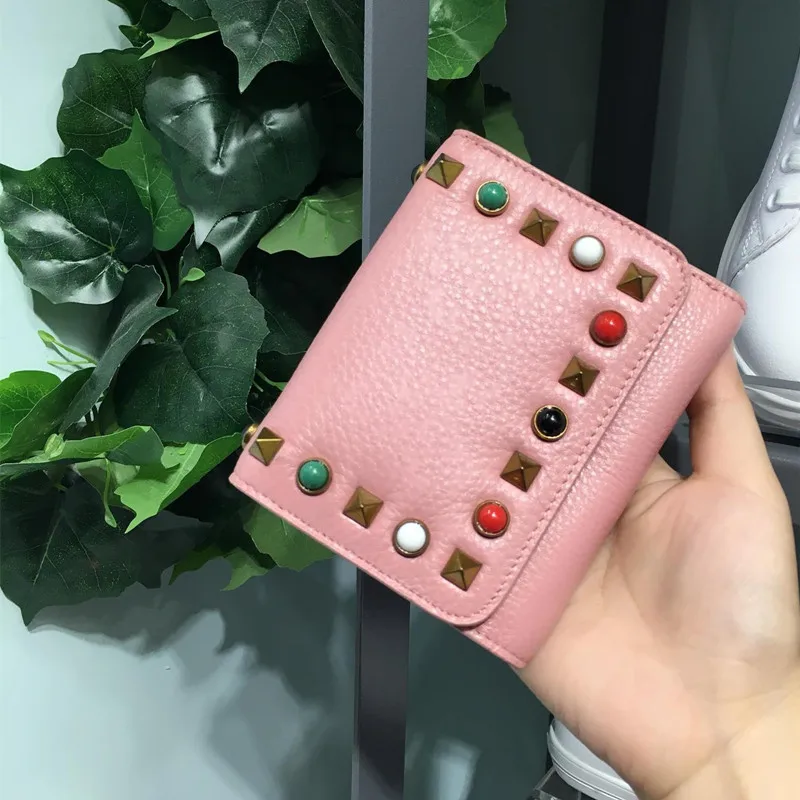 2018 бросился настоящие женские модные женские кожаные заклепки короткий кошелек три раза мульти-карта первый кошелек с отделениями