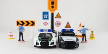 

1:46 Scale/Diecast Toy Car Model/Audi R8 LMS Ford Shelby Police Scene set/Pull Back/Educational Collection/Gift For Kid