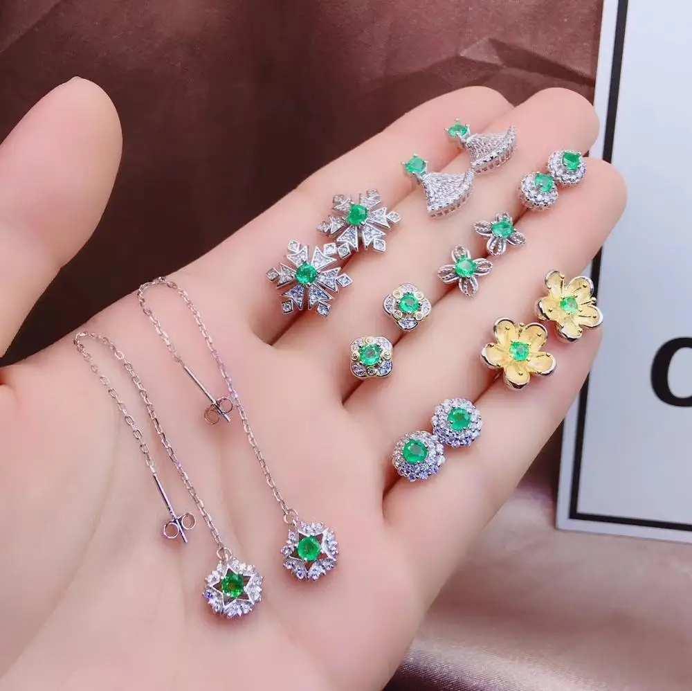 Женские серьги гвоздики с изумрудами серебро 925 пробы круглые натуральным