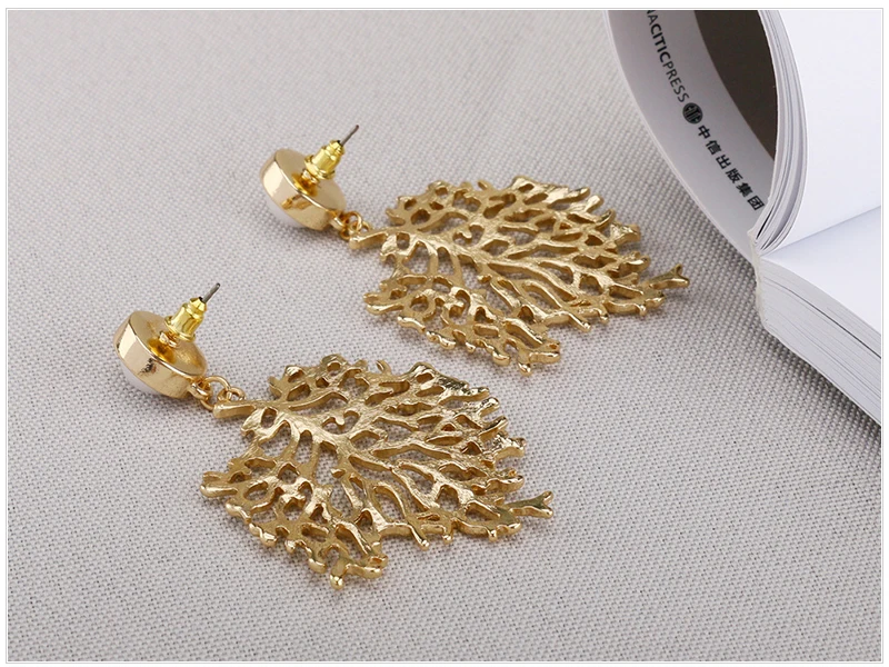 SRCOI роскошные золотые коралловые жемчужные серьги в виде листьев, большое преувеличение, кленовый лист, богемные серьги, женские длинные висячие серьги, Boho Bijoux