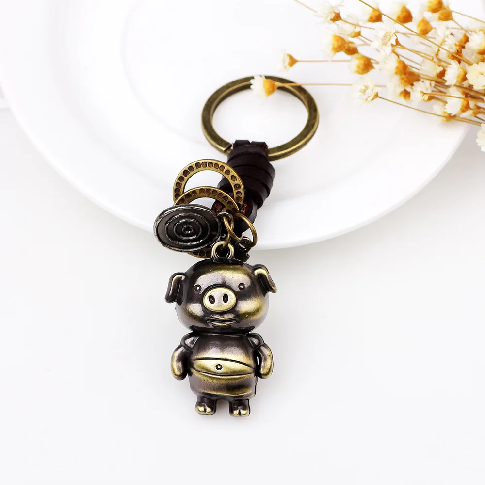 

2019 novelty cute pig shape keychain high quality leather woven multi-accessories tag men and women keychain