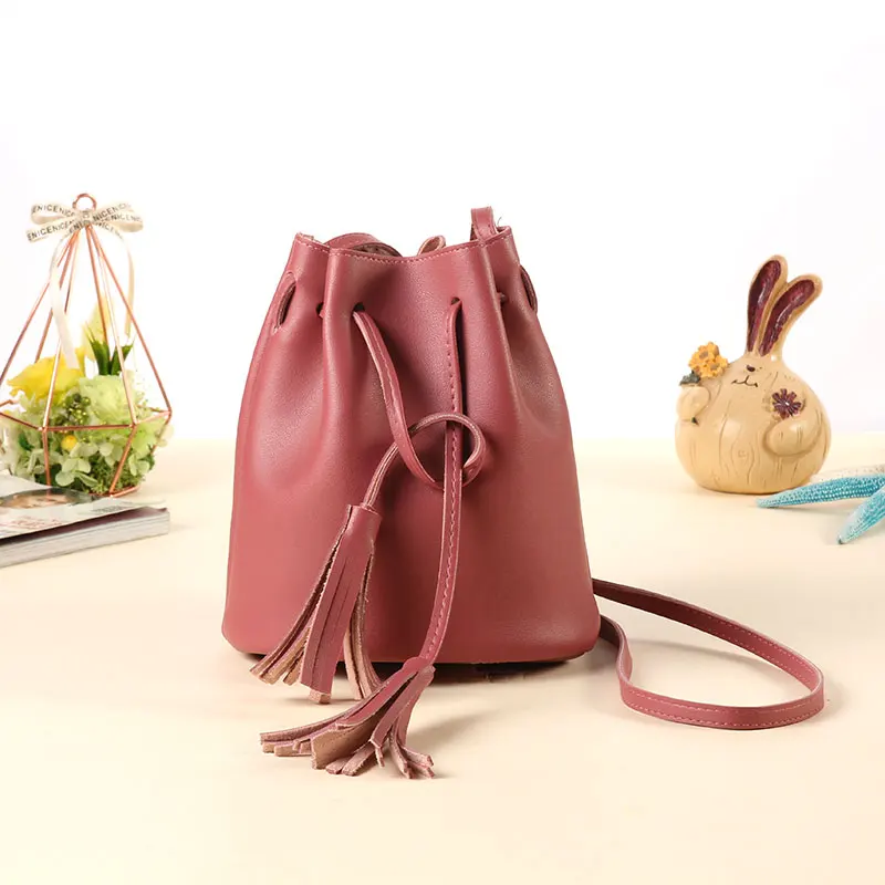Женская сумка через плечо, сумка-мешок для женщин, летние женские сумки с кисточками, кожаные кошельки, роскошные сумки от известного бренда
